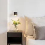 Будинок відпочинку Charming With Spacious Terrace, Pool And Nearby Естепона