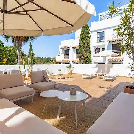 Charming With Spacious Terrace, Pool And Nearby * Естепона