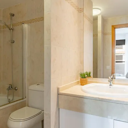 Charming With Spacious Terrace, Pool And Nearby Estepona