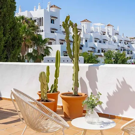 Charming With Spacious Terrace, Pool And Nearby