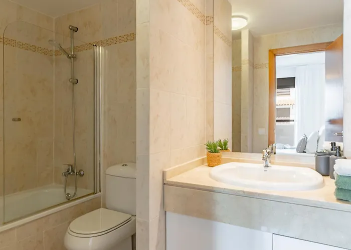 Charming With Spacious Terrace, Pool And Nearby Estepona