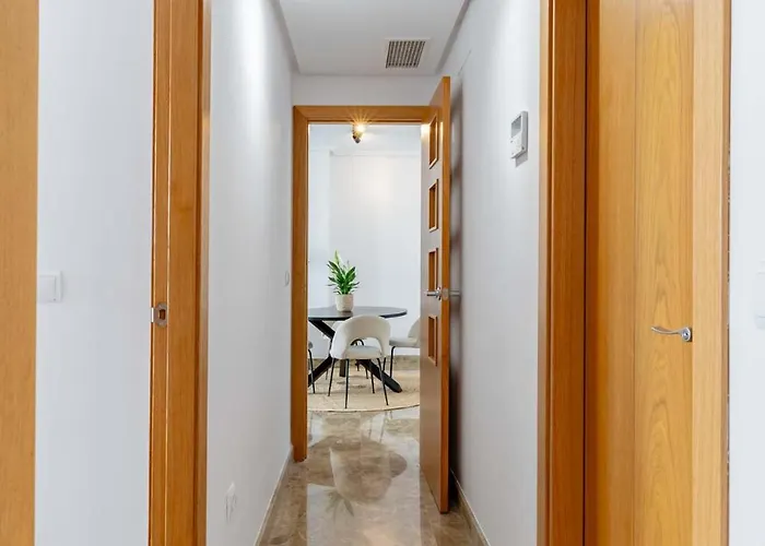 Charming With Spacious Terrace, Pool And Nearby * Estepona