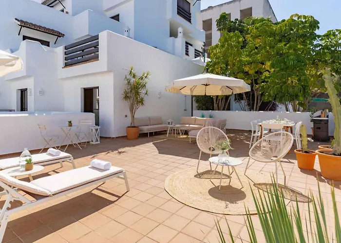 Charming With Spacious Terrace, Pool And Nearby