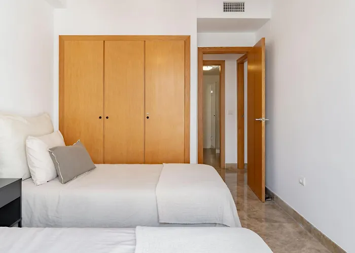 Charming With Spacious Terrace, Pool And Nearby Hébergement de vacances *