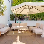 Charming With Spacious Terrace, Pool And Nearby Σπίτι διακοπών Εστεπόνα