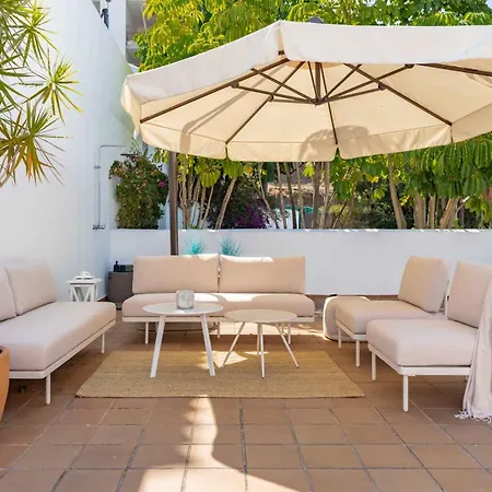 Charming With Spacious Terrace, Pool And Nearby Semesterbostad Estepona