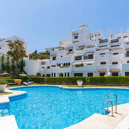 Charming With Spacious Terrace, Pool And Nearby * Эстепона