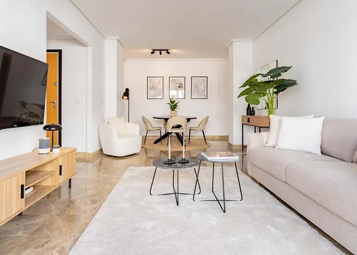 Charming With Spacious Terrace, Pool And Nearby * Эстепона