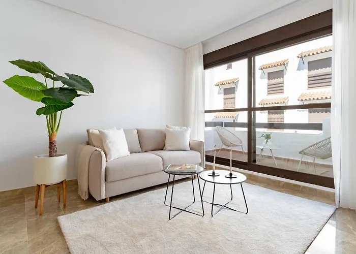 Дом отдыха Charming With Spacious Terrace, Pool And Nearby