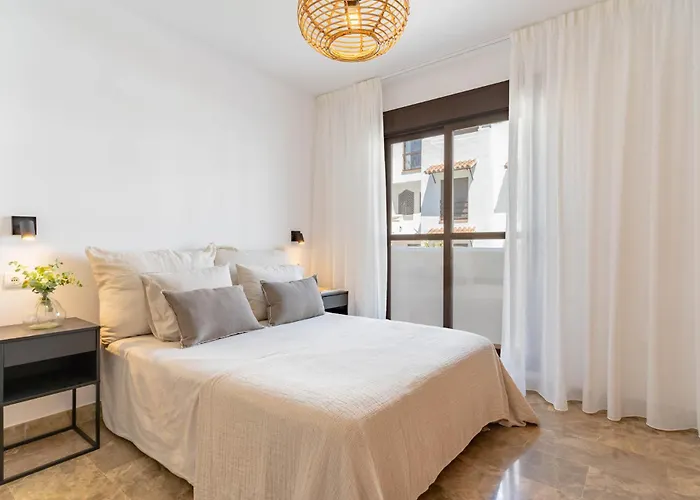 Дом отдыха Charming With Spacious Terrace, Pool And Nearby *