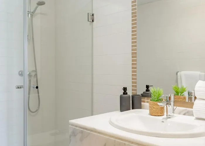 Дом отдыха Charming With Spacious Terrace, Pool And Nearby *