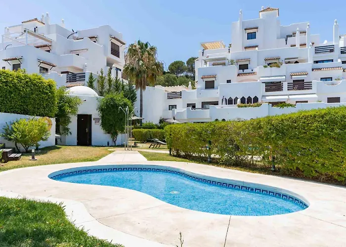 Charming With Spacious Terrace, Pool And Nearby Дом отдыха